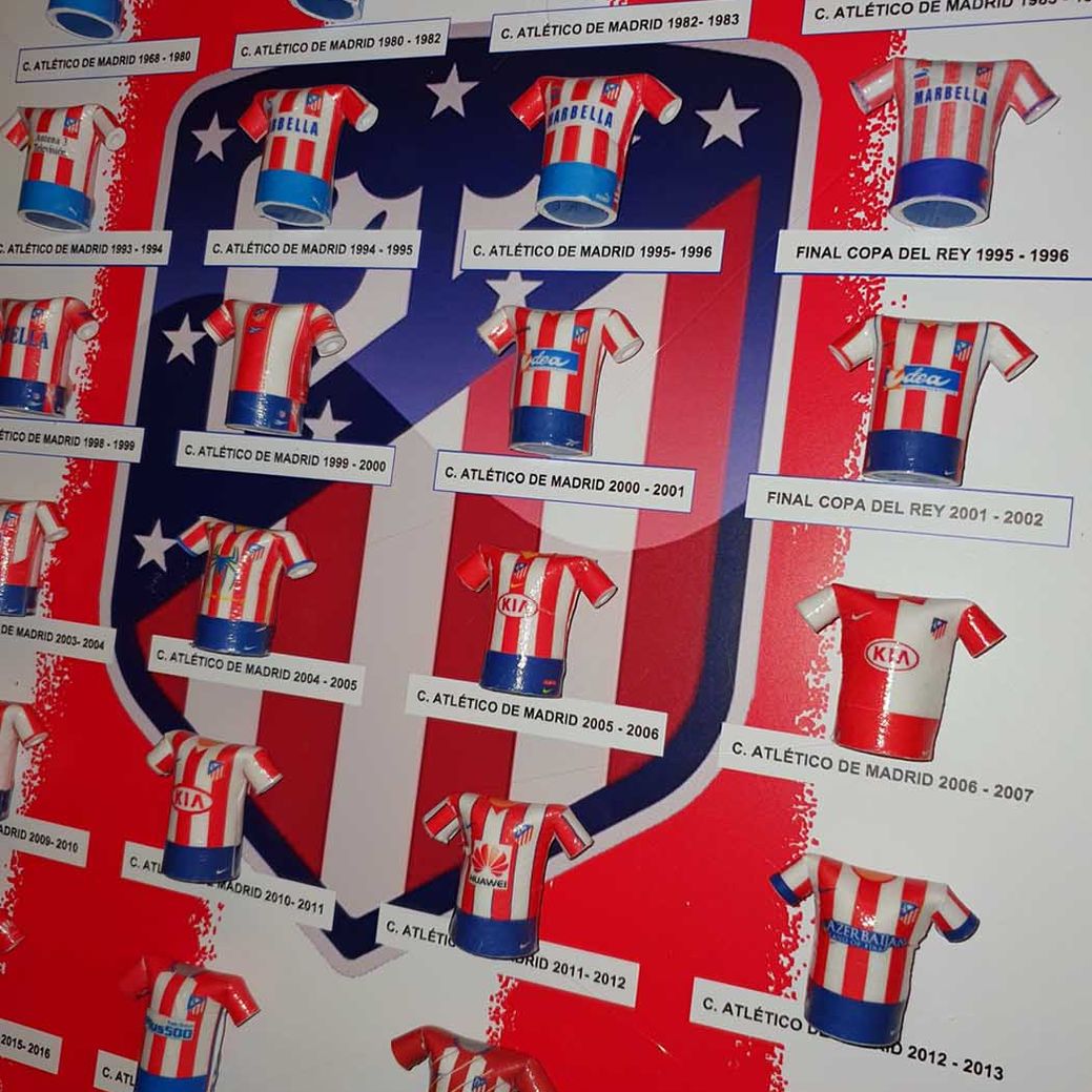 Camisetas del Atlético de Madrid en papel kraft